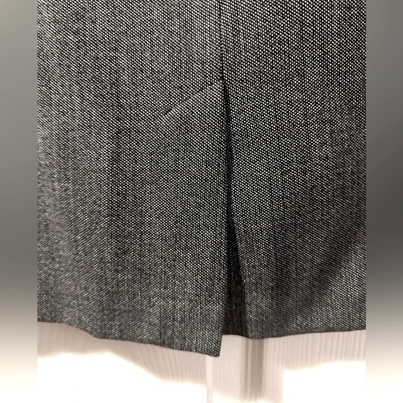 Worthington Gray/black twill pencil skirt. Size 8. - Picture 5 of 7